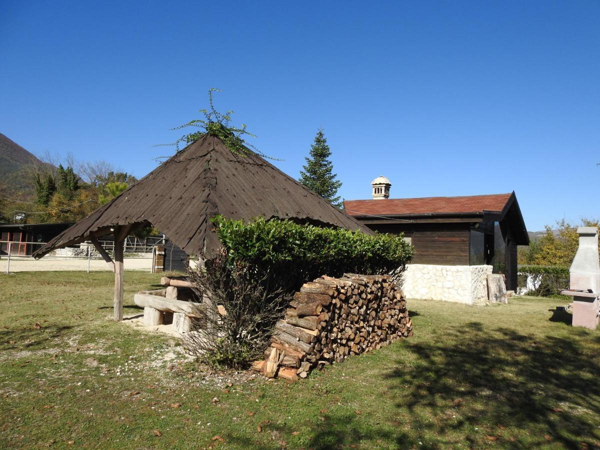 Villa Il Vecchio Olmo à Gagliano Aterno Extérieur photo